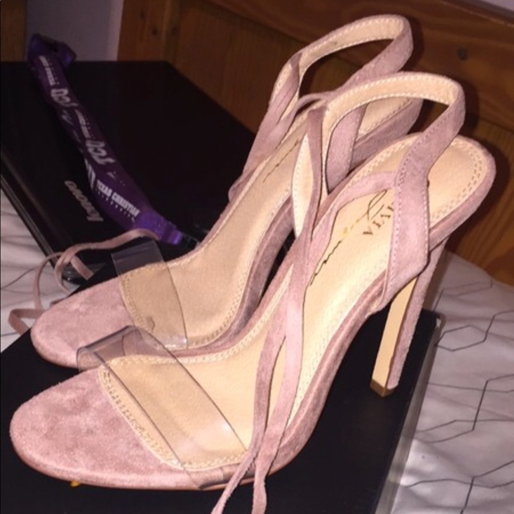Heels - Picture 3 of 4